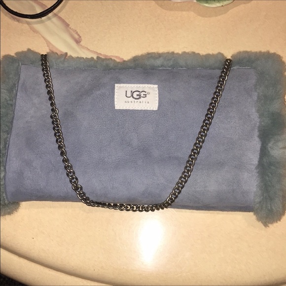 UGG Handbags - 🎊SALE🎊👛2xHP👛Ugg Australia Shearling Muff Purse